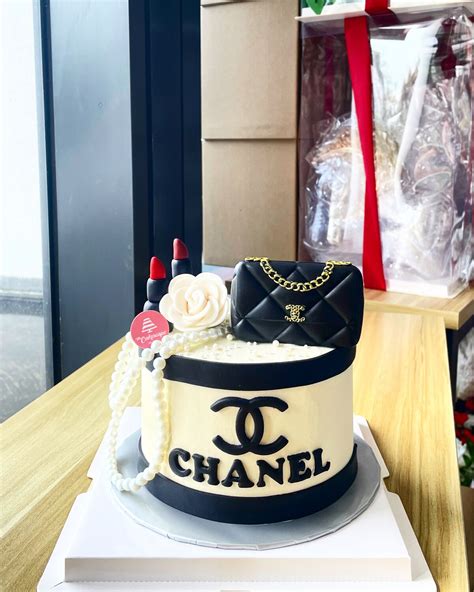 chanel cake bag